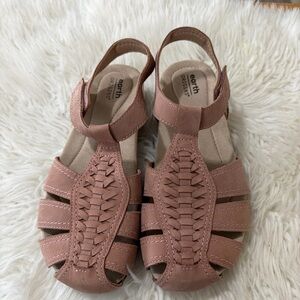 Earth Origins Blush Woven Sandals Size 8M